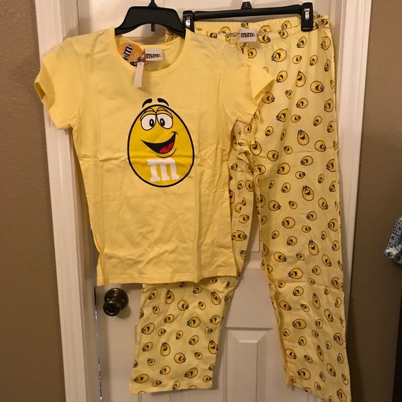 M&m pajamas set Clearance
